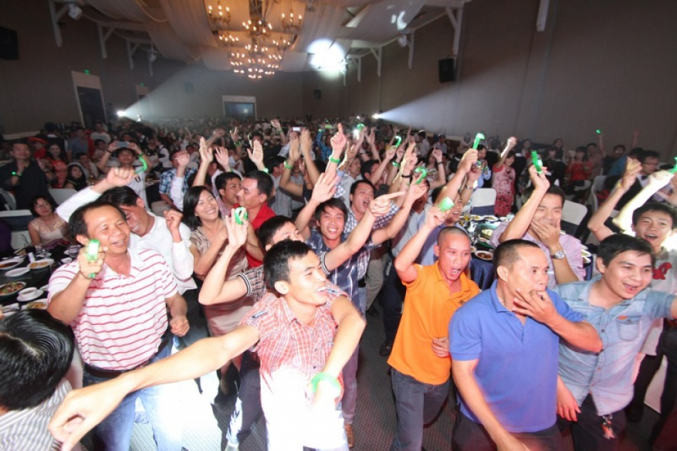 Everyone cheered for the internal performance at Internal Tet Party 2013-2014